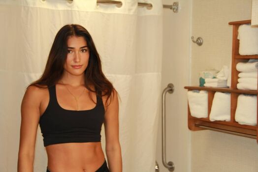 Adrianna Mier