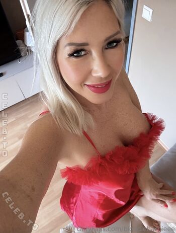 Full leaked Blondiebarbieee page private onlyfans photo