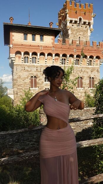 Full leaked Carla alison page private onlyfans photo