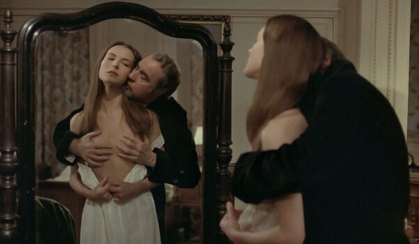 Carole Bouquet