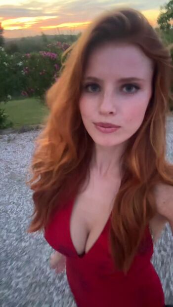Full leaked Emily deyt aysage private onlyfans photo