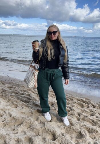 Full leaked Fitcurvyanna private onlyfans photo