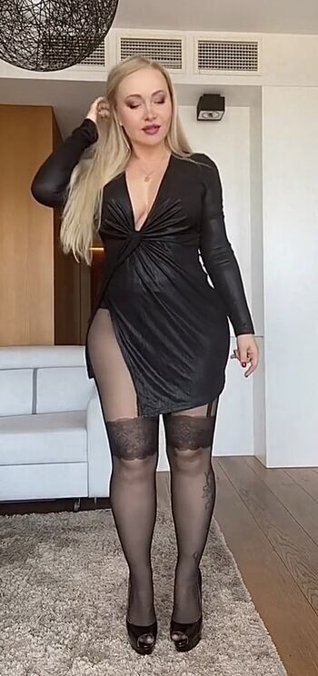 Full leaked Fitcurvyanna private onlyfans photo