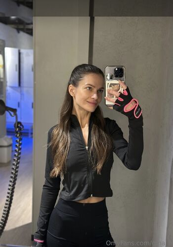 Gina_a
