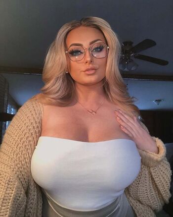 Full leaked Hailey brown page private onlyfans photo