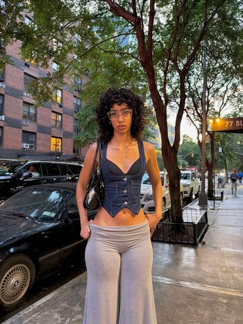 Full leaked Lalayravo private onlyfans photo