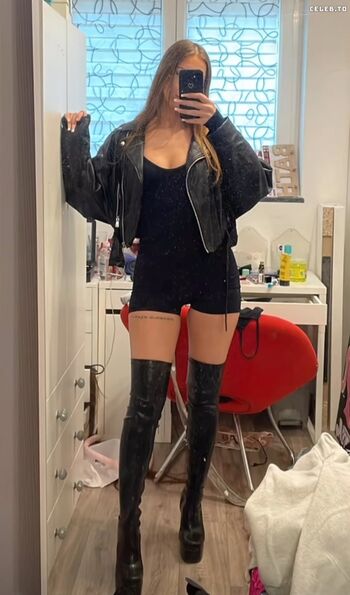 Full leaked Larissaxra private onlyfans photo