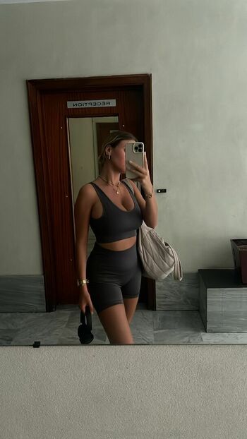 Full leaked Laurapourlesintimes private onlyfans photo