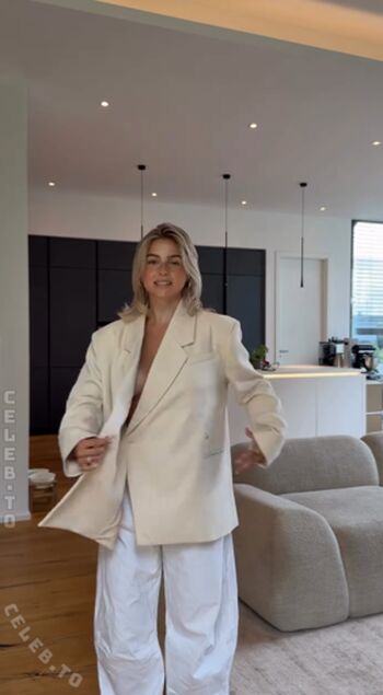 Full leaked Lea breuer page private onlyfans photo