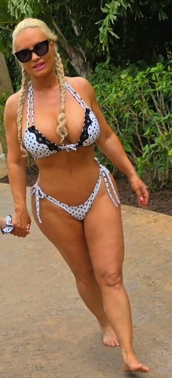Nicole 