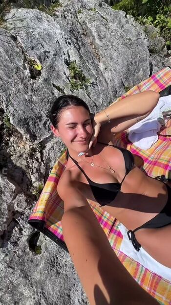 Full leaked Pralinakarina private onlyfans photo