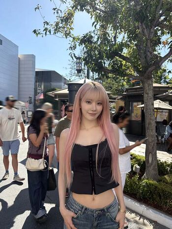 Full leaked Sakura miyawaki private onlyfans photo