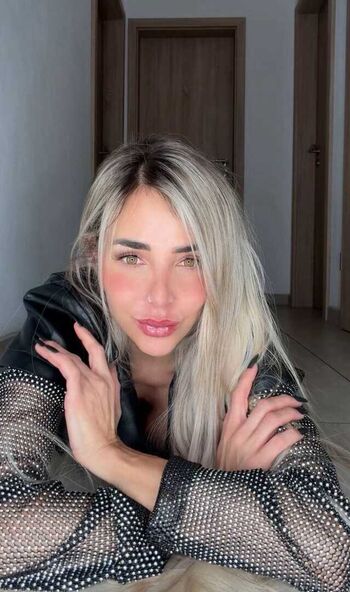 Full leaked Sandyleinof private onlyfans photo