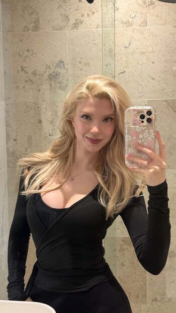 Full leaked Snowmaiid private onlyfans photo