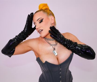 Taya Valkyrie