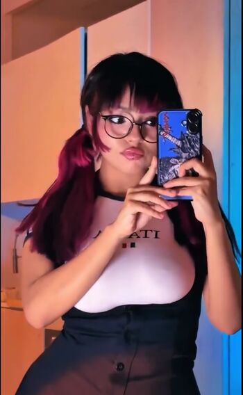Full leaked Younglily official/ private onlyfans photo