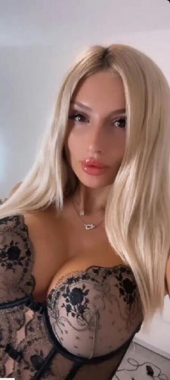 Full leaked Elisha cuthbert / private onlyfans photo
