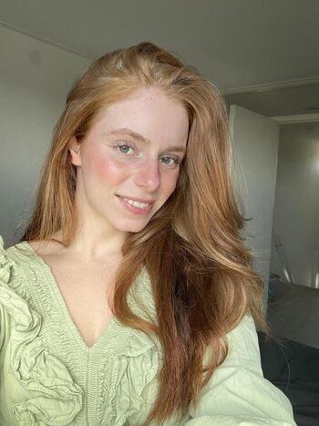 Full leaked Selene dior/ private onlyfans photo