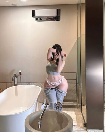 Full leaked Yuyuhwa private onlyfans photo
